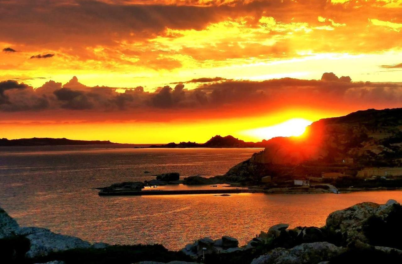 Вилла A Punta Tegge Il Mare La Spiaggia Il Tramonto Ла-Маддалена Экстерьер фото